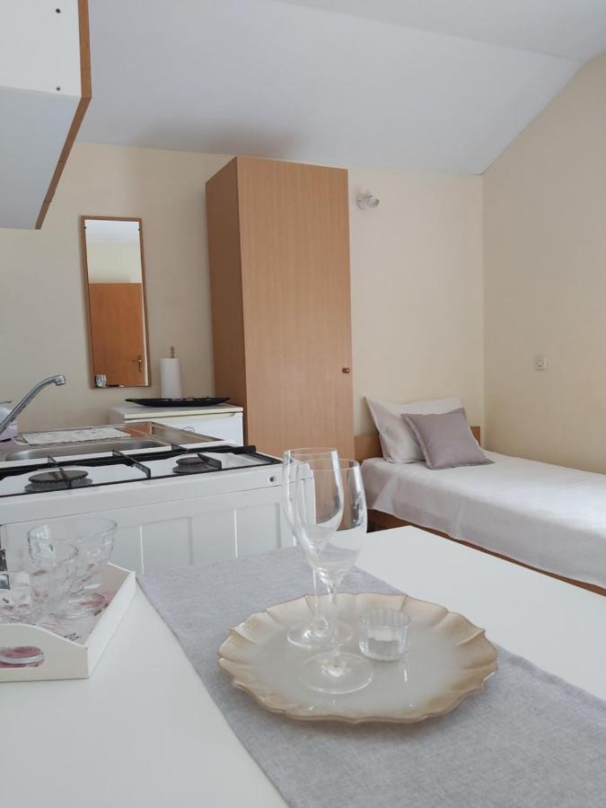 Apartments Nature 오미스 외부 사진